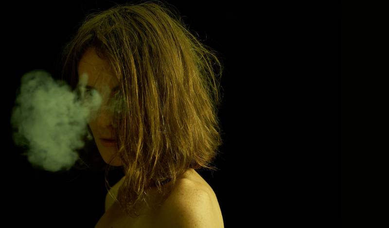 cheveux et cigarette