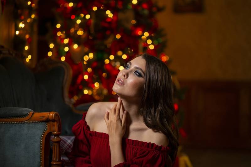 Pour la Noël à Paris, les cheveux ne sont pas toujours à la fête, c'est le moment de leur offrir une cure de kératine pour éviter la chute des cheveux par la suite