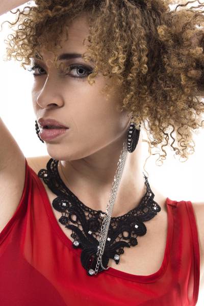 des cheveux solides avec Phanerappp disponible chez les coiffeurs